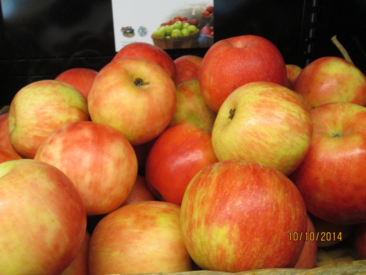 A pile of red and yellow apples at the stand